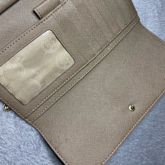 MK Wallet - Picture 9 of 10